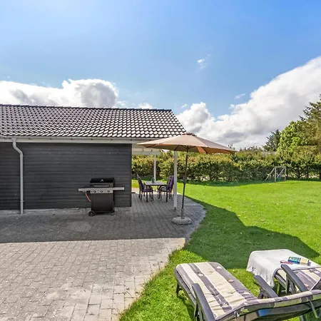 Gorgeous Home In Lokken With Kitchen Дом отдыха Лёккен